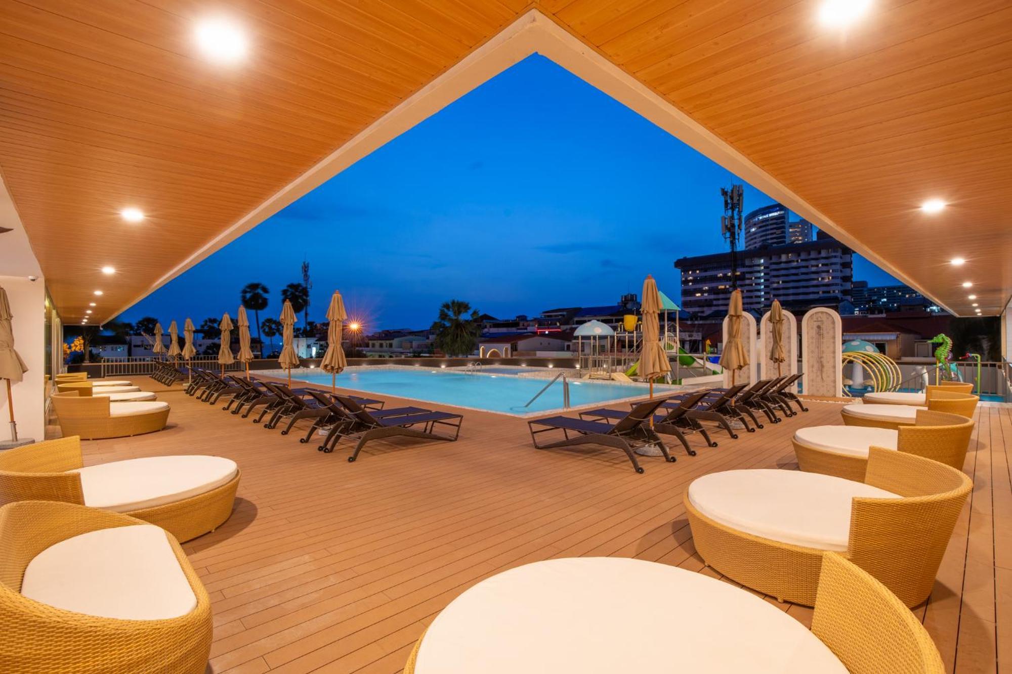 Hotel Thani 4*